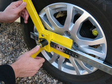 Milenco Lightweight Wheel Clamp for 13" - 15" Wheels